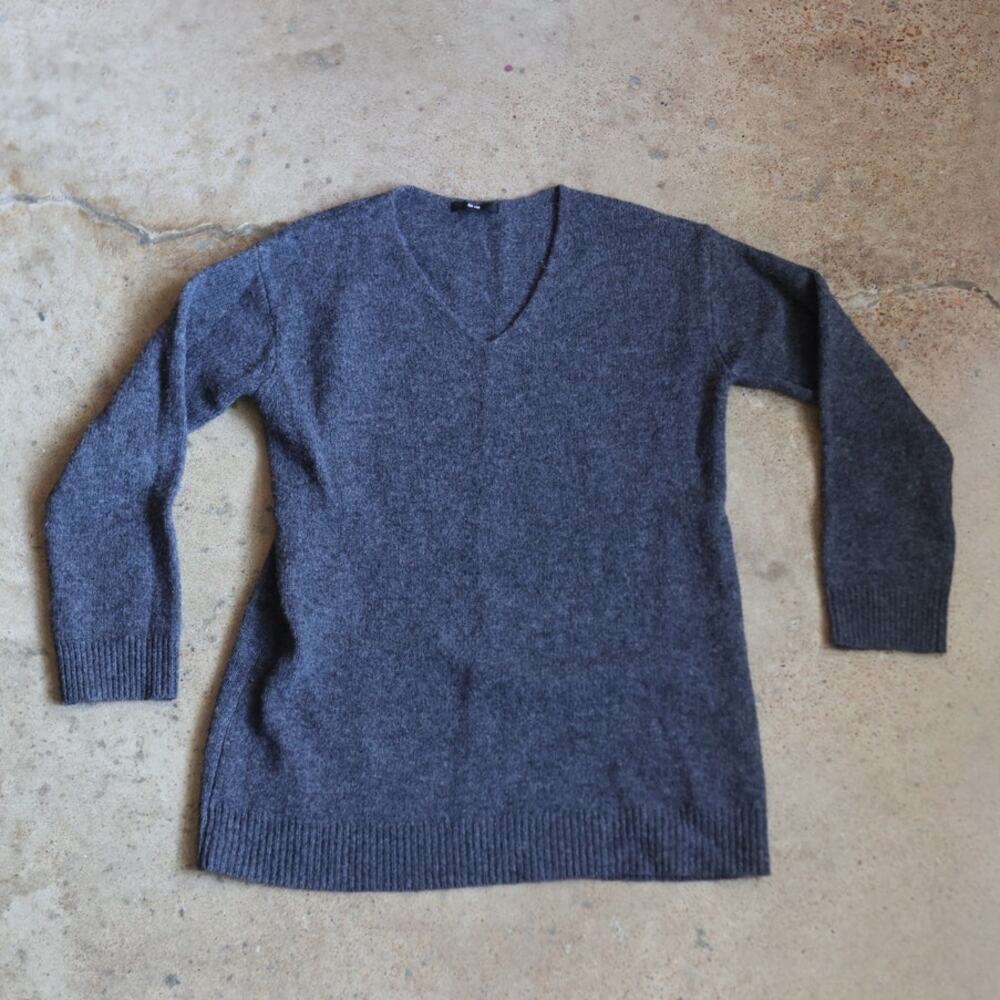 100% Wool V-Neck Sweater Gray Women’s Large Minimalist Classic Knit